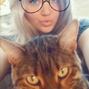 Meet your Posher, Alyssa